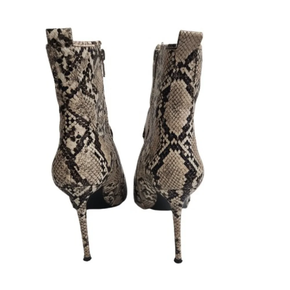 ⬇️Winnie Harlow x Steve Madden Tina Snakeskin Stiletto Boots - Picture 6 of 14